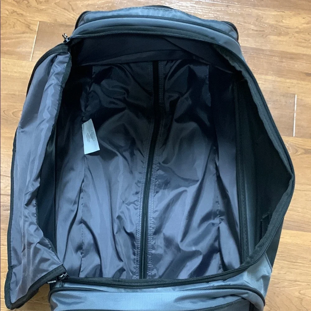 Samsonite Travel Duffle Bag with wheel